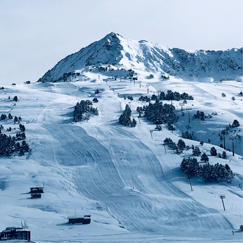 Take to the exhilirating slopes of Baqueira-Beret before taking advantage of the resort's après ski