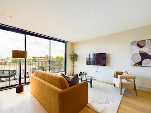 Canalside Sanctuary image 4