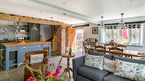 Tudor Rose Cottage image 10