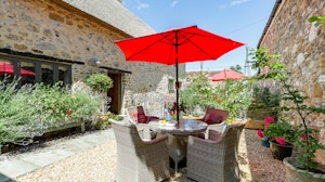 Tudor Rose Cottage image 5