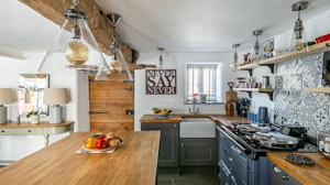 Tudor Rose Cottage image 3