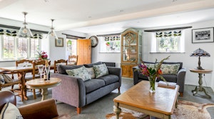 Tudor Rose Cottage image 1