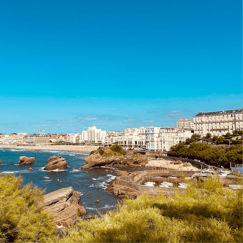 Stay just a fifteen-minute walk away from the Grande Plage of Biarritz 