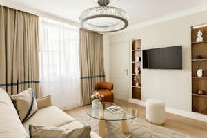 Parisian Corner image 3