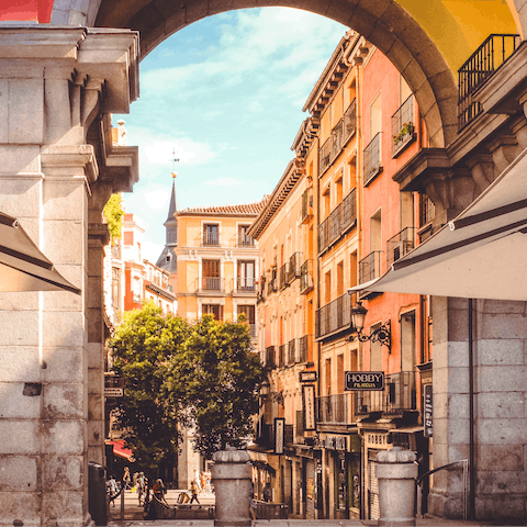 Enjoy staying at the very heart of Madrid with Plaza Mayor a fifteen-minute walk away 