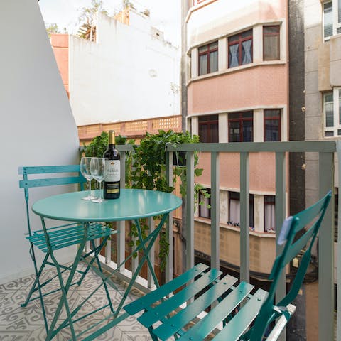 Enjoy an aperitif on the balcony
