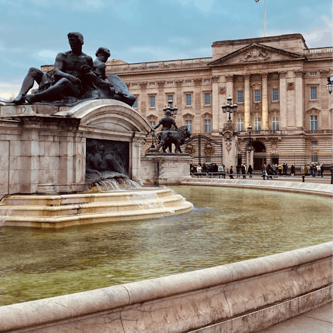 Admire Buckingham Palace, a twenty-minute walk away