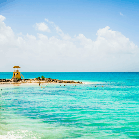 Explore the beaches, swish restaurants, and bustling nightlife of Saint James