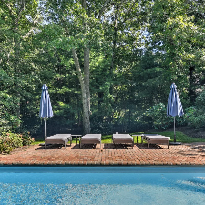 Jump into the swimming pool and dry off under the sunshine on one of the loungers