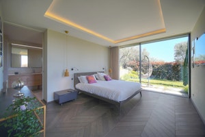 Riviera Hills image 9