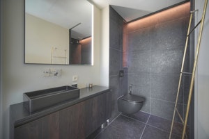 Riviera Hills image 7