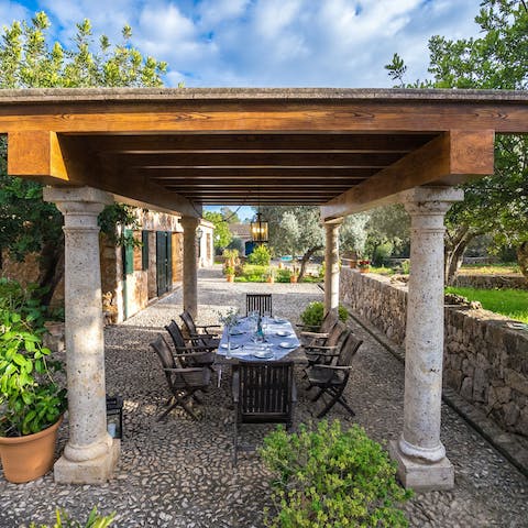 Eat together at this dreamy outdoor setting