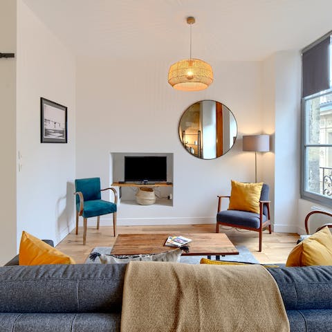 Unwind after a day spent sightseeing in the cosy and characterful living area 