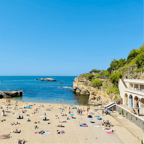 Stay in the heart of the beautiful city of Biarritz, with a sandy beach on your doorstep 