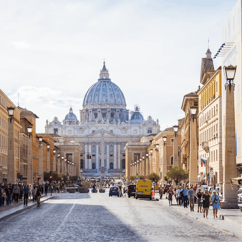 Explore the city by foot or by Metro – your home is a half-hour stroll from the Vatican