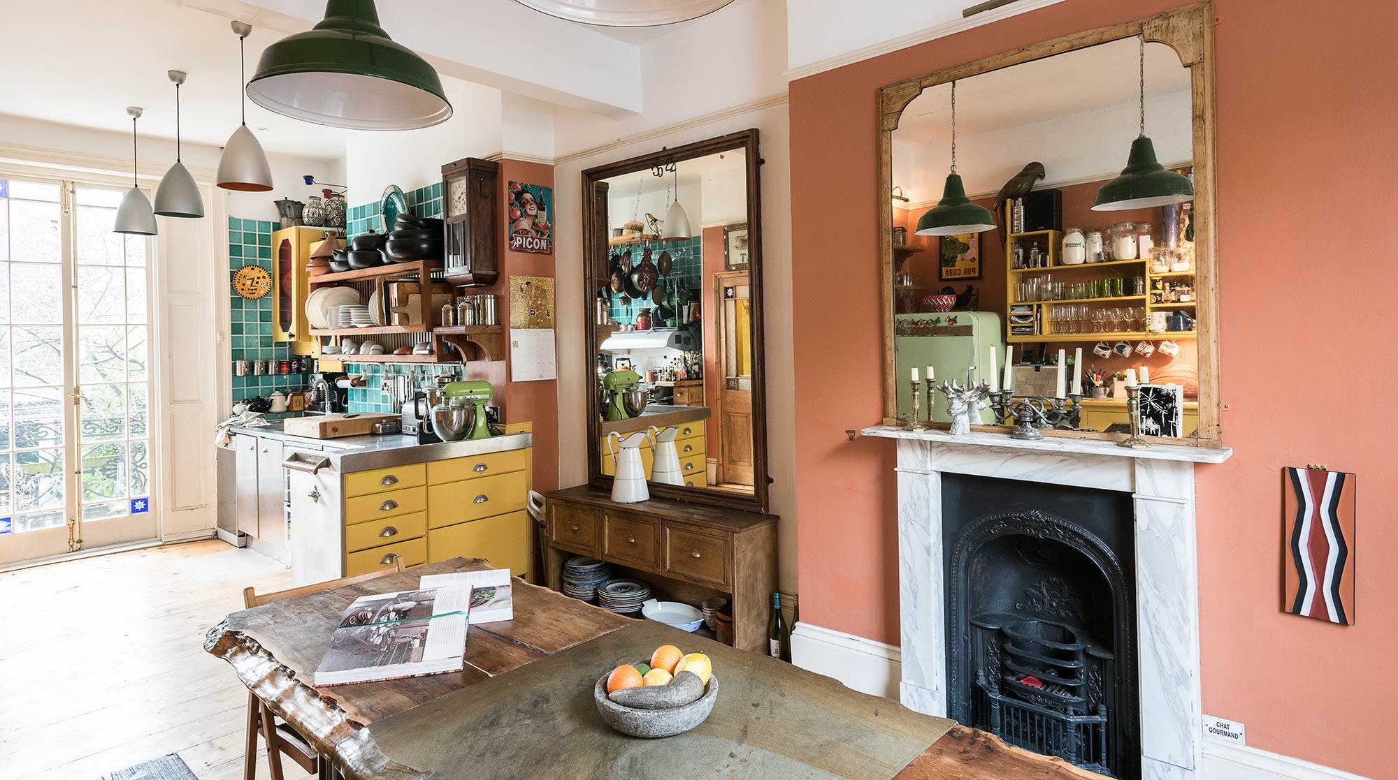 Foodie's Coach House, London, England Plum Guide