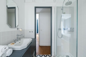 Monochrome Sleek image 8