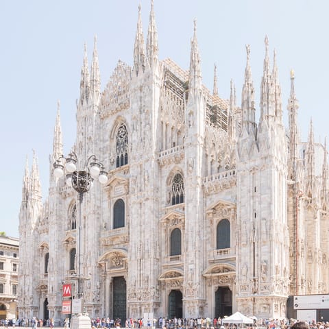 Walk to the iconic Duomo in just twenty-five minutes