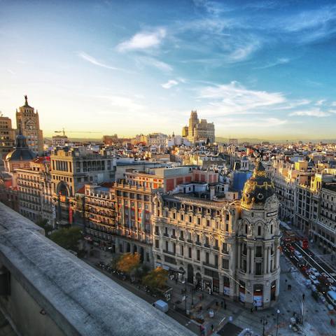 Explore Madrid from your central Justicia setting