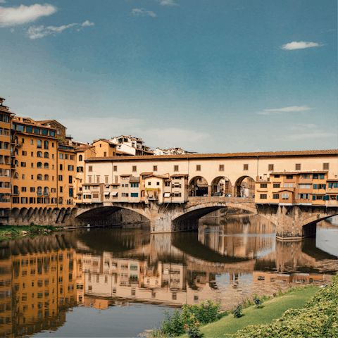 Stroll across nearby Ponte Vecchio with a gelato