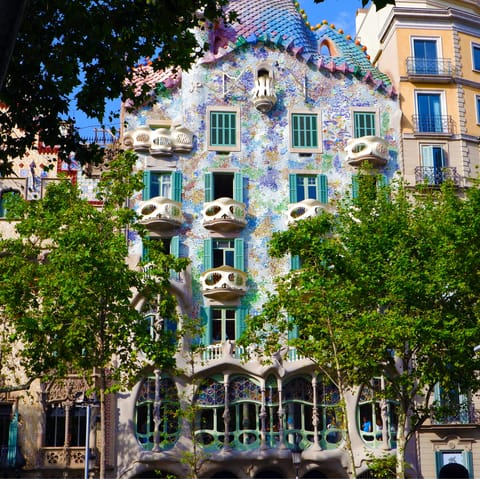 Explore Eixample Dreta, famous for Gaudi architecture – Casa Batlló is a fifteen-minute walk away