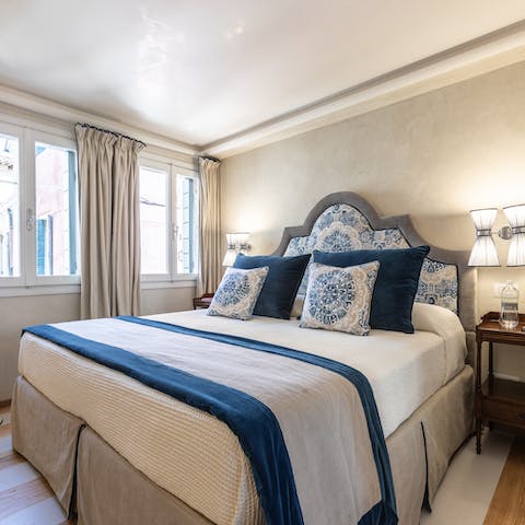 Wake up in the elegant bedrooms feeling rested and ready for another day of Venice sightseeing