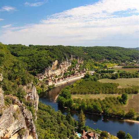 Stay in the Dordogne's Najac with endless views of the Aveyron gorge
