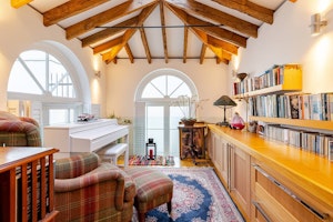 Grand Estate image 8