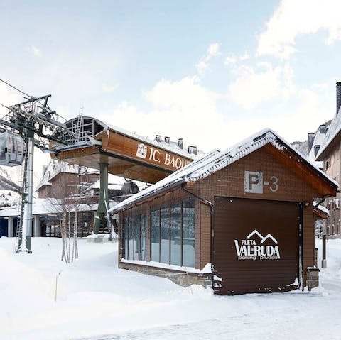 Live right next to the Baqueira ski lift