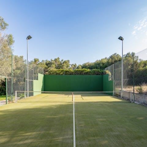 Embrace friendly-competition on the padel tennis court