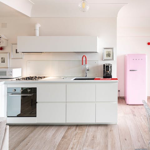 Try your hand whipping up fresh seafood pasta in the chic open-plan kitchen