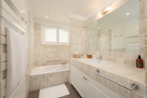 Riviera Shine image 15