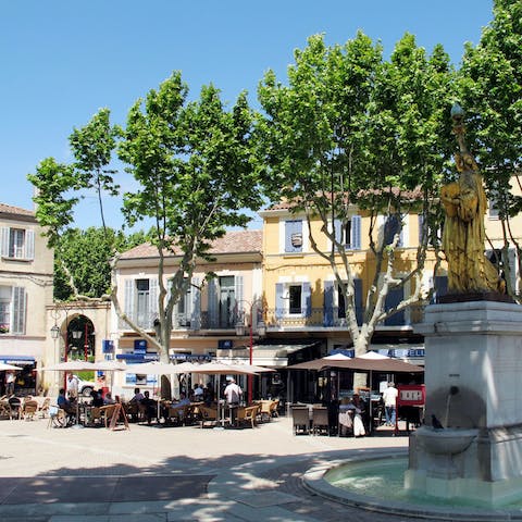 Find a sunny spot in the charming town square –⁠ just six minutes away
