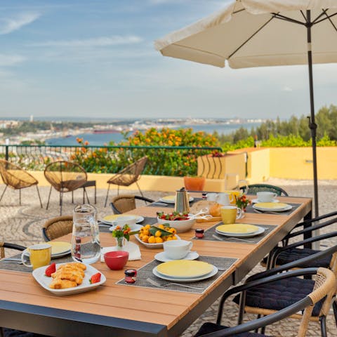 Sit down to alfresco breakfasts while enjoying the salty breeze