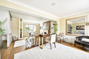 Chelsea Townhouse image 15