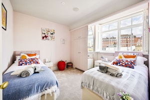 Chelsea Townhouse image 14