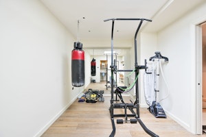 Chelsea Townhouse image 13