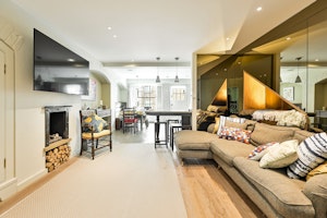 Chelsea Townhouse image 12