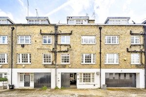 Chelsea Townhouse image 11