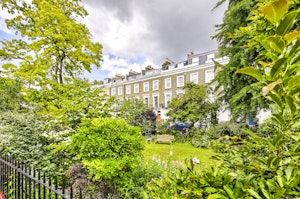 Chelsea Townhouse image 6