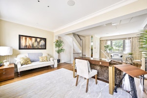 Chelsea Townhouse image 4