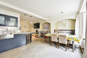 Chelsea Townhouse image 2