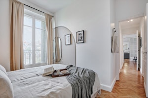 Le Marais Light image 2