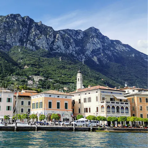 Experience the beauty of Lake Garda from Gargnano – just 1.5 kilometres away