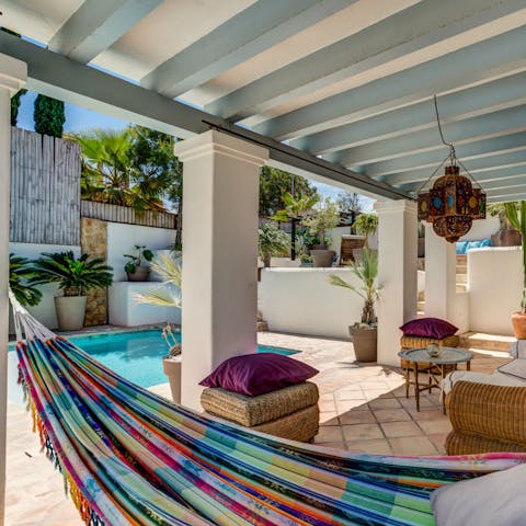 Lounge in the hammock for the beach club vibe