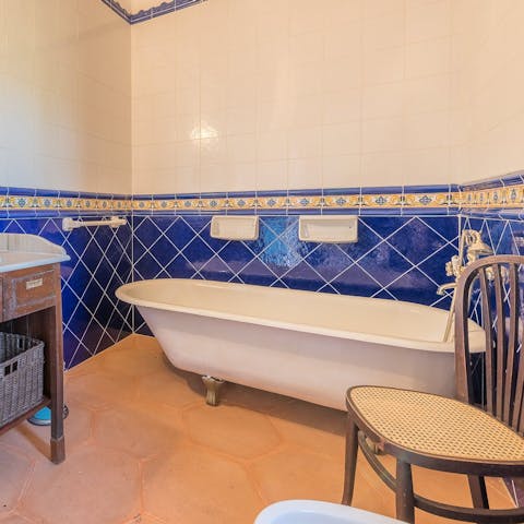 Have a long soak in the claw-footed bath after a walk in the Mallorcan countryside