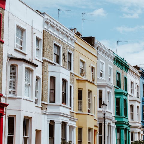 Hail a cab and be among Notting Hill's restaurants and cafes in ten minutes