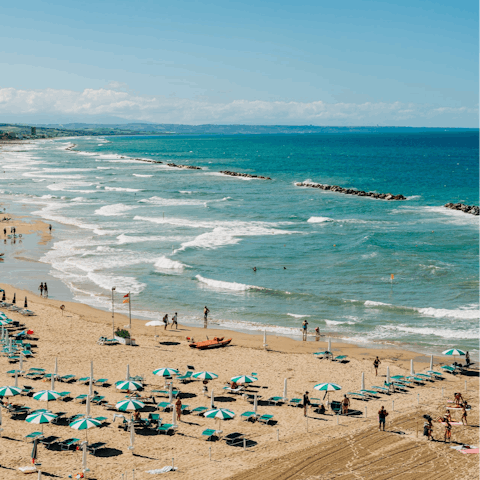 Stroll nineteen minutes to San Lorenzo beach