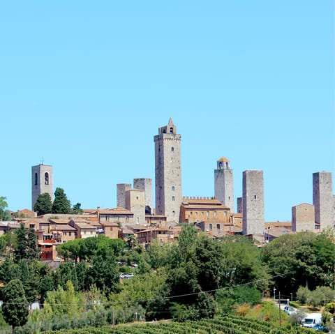 Take a road trip to the majestic town of San Gimignano – only thirty–minutes away 