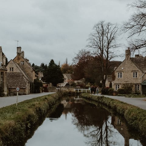 Embrace countryside charm with explorations through the Cotswolds 